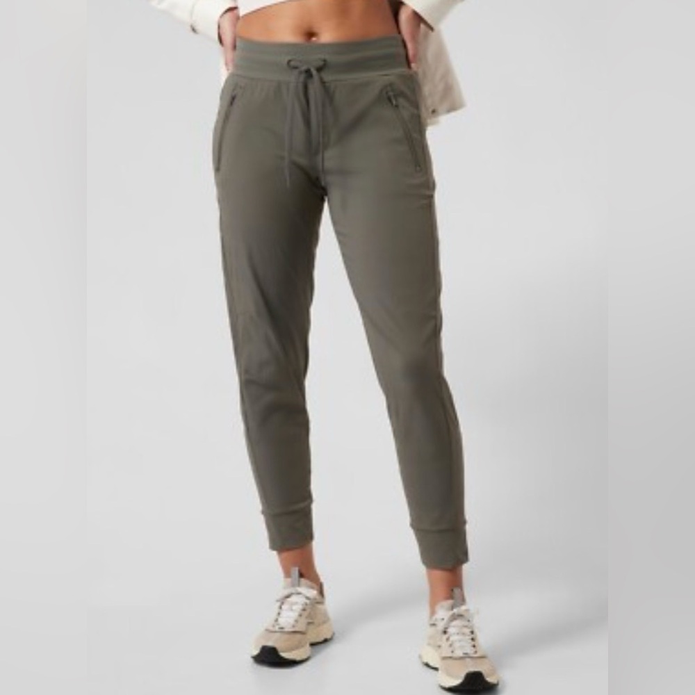 Athleta Trekkie North Jogger Size 4 Olive Green Athleisure